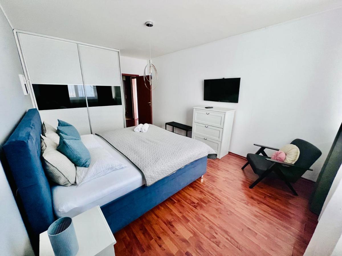 Bl Luxury Apartment, 24Hr Self Check-In, Free Private Garage Parking, Panoramic Views From Balcony, 5 Minute Walk To City Center بانْشكا بيشتريتْسا المظهر الخارجي الصورة