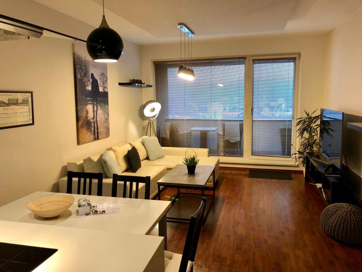 Bl Luxury Apartment, 24Hr Self Check-In, Free Private Garage Parking, Panoramic Views From Balcony, 5 Minute Walk To City Center بانْشكا بيشتريتْسا المظهر الخارجي الصورة