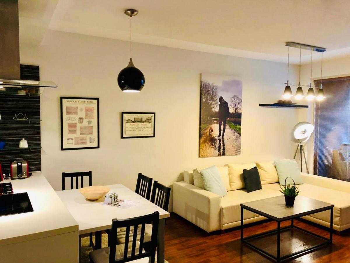 Bl Luxury Apartment, 24Hr Self Check-In, Free Private Garage Parking, Panoramic Views From Balcony, 5 Minute Walk To City Center بانْشكا بيشتريتْسا المظهر الخارجي الصورة